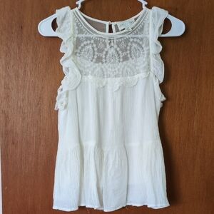 White Sleeveless Lace And Ruffled Woman's Blouse. XS.